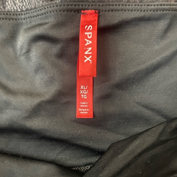 SPANX Black Leggings with Textured Detail - Picture 3 of 4